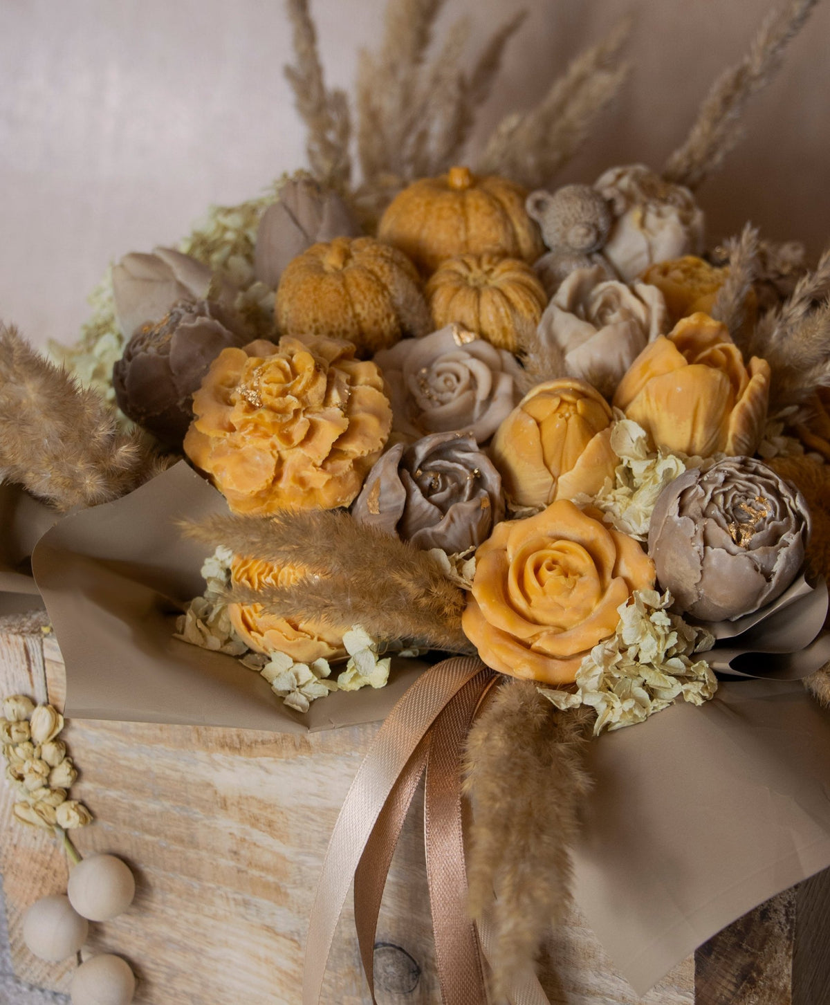 Wieczny bukiet Jesienny woskowy elegancki Zapachowy w drewnie - AURORA Meble i Dodatki - wnętrza z wyobraźnią Wieczny bukiet Jesienny woskowy elegancki Zapachowy w drewnie - Świece i zapachy - AURORA Meble i Dodatki - wnętrza z wyobraźnią